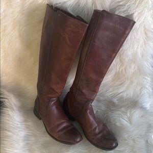 FRYE AND CO Brown Heeled Boots Classic Style